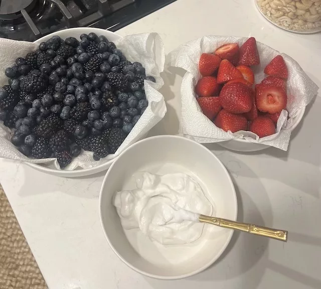 Healthy lunch ideas yogurt bowl